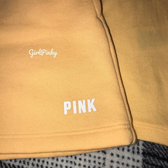 VS PINK CAMPUS shorts outfit with EVERYDAY LOGO TEE SIZE EXTRA LARGE RARE - Picture 8 of 10